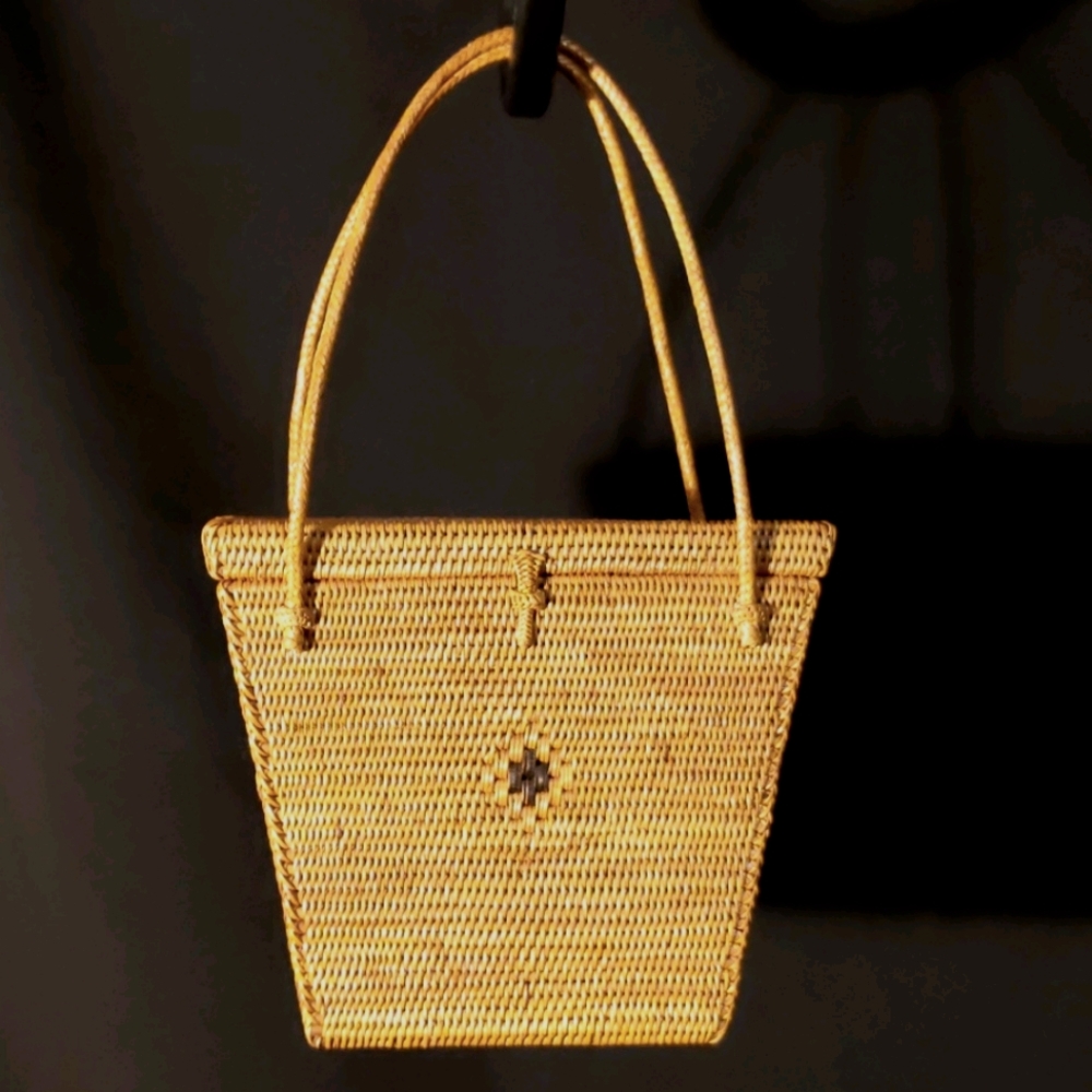 Wicker spring/summer purse